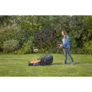 Tondeuse à Gazon Electrique Filaire 1800W BLACK+DECKER BEMW481BH Hover Image